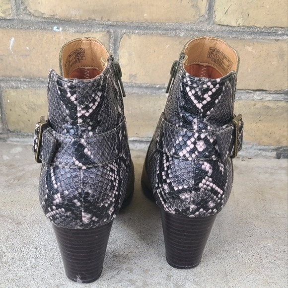 Vionic Naomi Ankle Boots - Picture 3 of 12